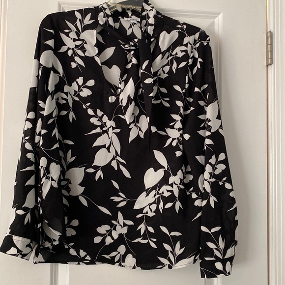 Bar lll , size M, black and white blouse - Picture 1 of 5